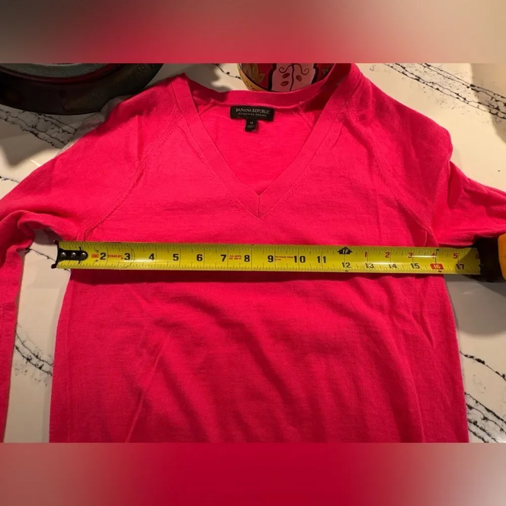 Banana Republic Merino Bright Pink V-Neck Sweater Grey Side Arm Accents - Picture 4 of 14